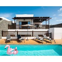 Stylish 6 Bedroom Villa-beside Beach & Waterpark