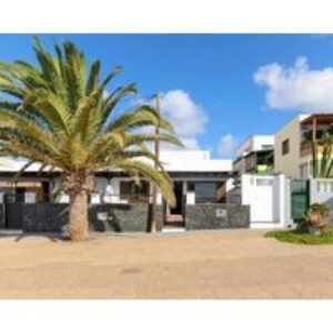 Beautiful Holiday Home Salitre Close To The Beach With Wi-fi Balcony & Terrace